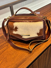 Carregar imagem no visualizador da galeria, Bolsa MÔNACO em couro legítimo