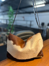 Carregar imagem no visualizador da galeria, Bolsa CARTEIRO LIVERPOOL em couro legítimo