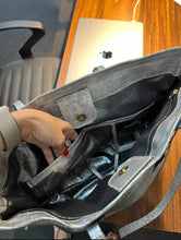 Carregar imagem no visualizador da galeria, Bolsa MARSELHA em couro legítimo