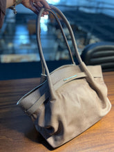 Carregar imagem no visualizador da galeria, LANÇAMENTO! Bolsa BONATA em couro legítimo
