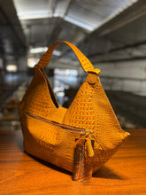 Carregar imagem no visualizador da galeria, Lançamento! Bolsa CAPRI em couro legítimo