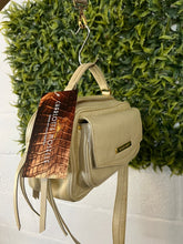 Carregar imagem no visualizador da galeria, Bolsa MÔNACO em couro legítimo