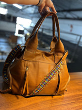 Carregar imagem no visualizador da galeria, Bolsa MONTEVIDÉO em couro legítimo