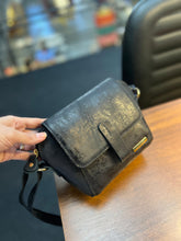 Carregar imagem no visualizador da galeria, Bolsa HOLIDAY em couro legítimo