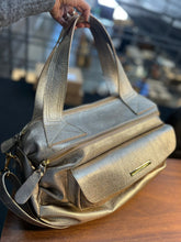 Carregar imagem no visualizador da galeria, Bolsa BAHAMAS MATELASSÊ em couro legítimo