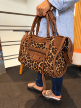 Carregar imagem no visualizador da galeria, Bolsa SPALLA (inspiração Balenciagga) em couro legítimo