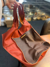 Carregar imagem no visualizador da galeria, Bolsa rústica BARONNI em couro legítimo