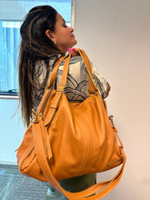 Carregar imagem no visualizador da galeria, Bolsa NORUEGA em couro Legítimo