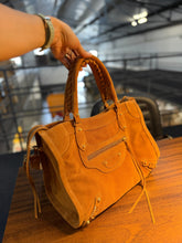 Carregar imagem no visualizador da galeria, Bolsa SPALLA (inspiração Balenciagga) em couro legítimo