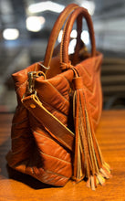Carregar imagem no visualizador da galeria, Bolsa BEVERLY HILLS em couro legítimo