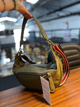 Carregar imagem no visualizador da galeria, Bolsa MALIBU em couro legítimo