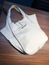 Carregar imagem no visualizador da galeria, Bolsa rústica BARONNI em couro legítimo