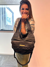 Carregar imagem no visualizador da galeria, Bolsa BAHAMAS MATELASSÊ em couro legítimo