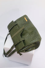 Carregar imagem no visualizador da galeria, Bolsa CHILE em couro legítimo