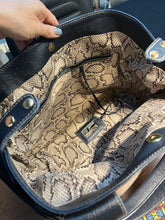 Carregar imagem no visualizador da galeria, Bolsa MONTEVIDÉO em couro legítimo