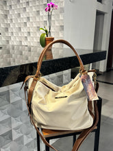 Carregar imagem no visualizador da galeria, Bolsa HAIA em couro legítimo