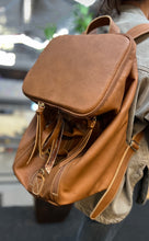 Carregar imagem no visualizador da galeria, Mala/Mochila ATLAS em couro legítimo