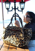 Carregar imagem no visualizador da galeria, LANÇAMENTO! Bolsa BONATA em couro legítimo