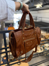 Carregar imagem no visualizador da galeria, Bolsa SPALLA (inspiração Balenciagga) em couro legítimo