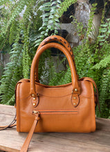 Carregar imagem no visualizador da galeria, Bolsa BALENCIAGGA em couro legítimo