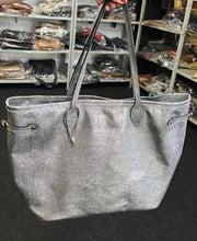 Carregar imagem no visualizador da galeria, Bolsa MARSELHA em couro legítimo