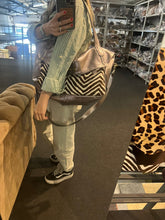 Carregar imagem no visualizador da galeria, Bolsa FRANÇA em couro legítimo