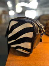 Carregar imagem no visualizador da galeria, Bolsa CANCUN em couro legítimo