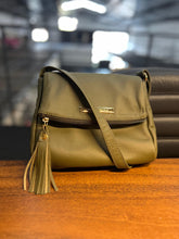 Carregar imagem no visualizador da galeria, Bolsa ATENAS em couro legítimo