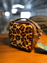 Carregar imagem no visualizador da galeria, Bolsa CANCUN em couro legítimo