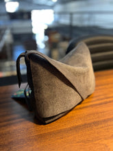 Carregar imagem no visualizador da galeria, Bolsa CARTEIRO LIVERPOOL em couro legítimo