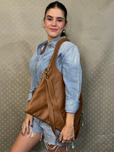 Carregar imagem no visualizador da galeria, Bolsa ABU DHABI em couro legítimo