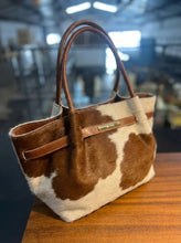 Carregar imagem no visualizador da galeria, LANÇAMENTO! Bolsa BONATA em couro legítimo