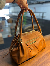 Carregar imagem no visualizador da galeria, Bolsa VIENA em couro legítimo