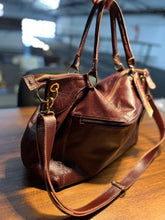 Carregar imagem no visualizador da galeria, Bolsa VERSALHES em couro legítimo