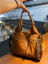 Carregar imagem no visualizador da galeria, Bolsa MONTEVIDÉO em couro legítimo