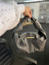 Carregar imagem no visualizador da galeria, Bolsa LEBLON em couro legítimo (Lançamento!)