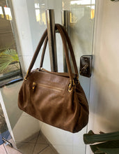 Carregar imagem no visualizador da galeria, Bolsa VIENA em couro legítimo