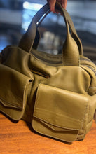 Carregar imagem no visualizador da galeria, Bolsa COPENHAGEN em couro legítimo