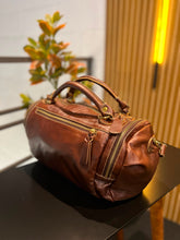Carregar imagem no visualizador da galeria, Bolsa DINAMARCA em couro legítimo