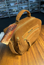 Carregar imagem no visualizador da galeria, Bolsa SUÍÇA em couro legítimo