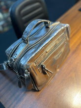 Carregar imagem no visualizador da galeria, Bolsa SUÍÇA em couro legítimo