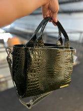 Carregar imagem no visualizador da galeria, Bolsa HOLANDA em couro legítimo