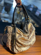 Carregar imagem no visualizador da galeria, Bolsa HAIA em couro legítimo