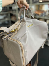 Carregar imagem no visualizador da galeria, Mala/Mochila ATLAS em couro legítimo