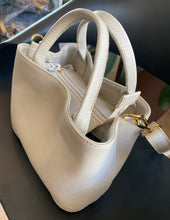 Carregar imagem no visualizador da galeria, Bolsa MALTA em couro legítimo