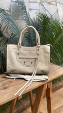 Carregar imagem no visualizador da galeria, Bolsa BALENCIAGGA em couro legítimo