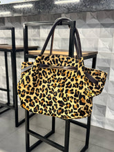 Carregar imagem no visualizador da galeria, LANÇAMENTO! Bolsa BONATA em couro legítimo