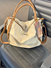 Carregar imagem no visualizador da galeria, Bolsa HAIA em couro legítimo