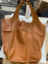 Carregar imagem no visualizador da galeria, Bolsa rústica BARONNI em couro legítimo