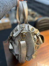 Carregar imagem no visualizador da galeria, Bolsa BAHAMAS MATELASSÊ em couro legítimo